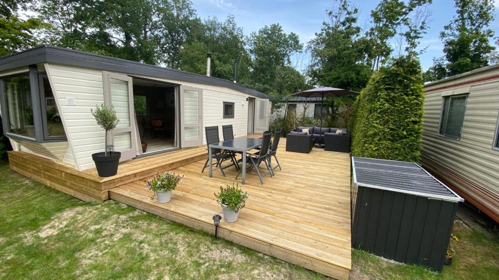 Gemoderniseerd En Modern Chalet Bij Het Bos Rijs Exterior photo